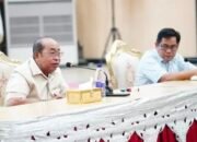 Wali Kota Gorontalo Adhan Dambea aat memimpin rapat koordinasi dan evaluasi (Rakorev) penyelenggaraan pemerintahan, pembangunan, dan kemasyarakatan di Bhandayo Lo Yiladia, Senin, 12 Oktober 2026. (Foto: Humas)
