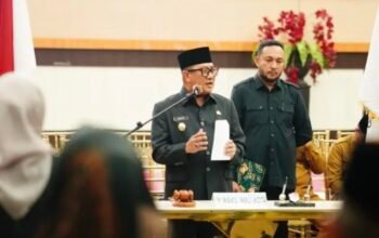 Wakil Wali Kota Gorontalo Indra Gobel saat elantikan, pengukuhan, dan pengambilan sumpah atau janji pejabat pimpinan tinggi pratama, administrator, dan pengawas, Senin, 19 Oktober 2026. (Foto: Humas)
