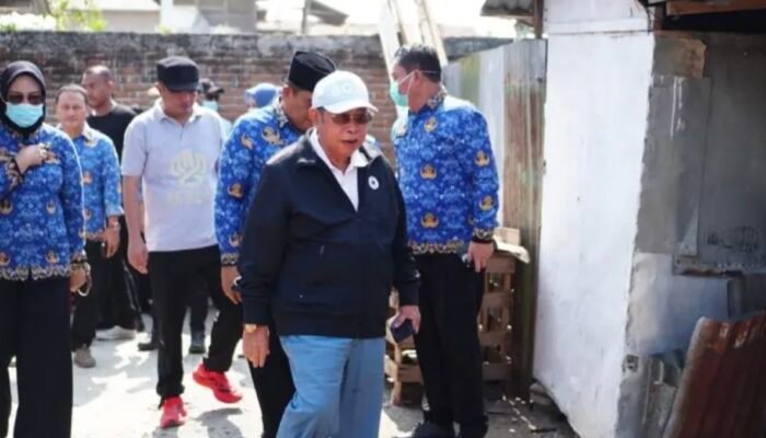 Adhan Dambea Pantau Relokasi Makam di Eks Terminal 42