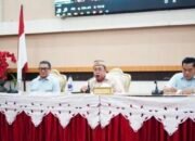 Wali Kota Gorontalo Adhan Dambea saat memimpin Rapat Koordinasi dan Evaluasi (Rakorev) penyelenggaraan pemerintahan, pembangunan, dan kemasyarakatan di Bandhayo Lo Yiladia (BLY), Kamis (29/10/2026). (Foto: Humas)