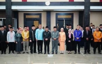 Wakil Wali Kota Gorontalo Indra Gobel saat melantik 52 pejabat administrator dan pengawas di lingkungan Pemerintah Kota Gorontalo. (Foto: Humas)