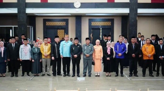 Wakil Wali Kota Gorontalo Indra Gobel saat melantik 52 pejabat administrator dan pengawas di lingkungan Pemerintah Kota Gorontalo. (Foto: Humas)