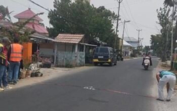 Salah jalan rusak di Kota Gorontalo mendapat perhatian melalui program perbaikan infrastruktur yang dibiayai dari dua sumber anggaran, yakni pendapatan asli daerah (PAD) dan Instruksi Presiden Jalan Daerah (IJD). (foto: humas)
