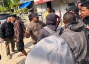 Aksi penghadangan terhadap personel gabungan Polres Pohuwato dan Polsek Popayato Barat saat melakukan penertiban aktivitas yang diduga pertambangan emas tanpa izin (PETI) di Desa Molosifat Utara, Kecamatan Popayato Barat, Kabupaten Pohuwato, Kamis (1/10/2026)/Hibata.id