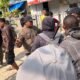 Aksi penghadangan terhadap personel gabungan Polres Pohuwato dan Polsek Popayato Barat saat melakukan penertiban aktivitas yang diduga pertambangan emas tanpa izin (PETI) di Desa Molosifat Utara, Kecamatan Popayato Barat, Kabupaten Pohuwato, Kamis (1/10/2026)/Hibata.id
