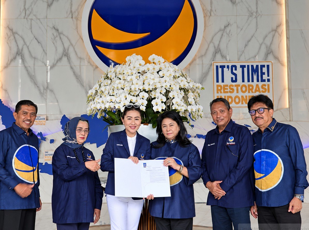 Indrawati Gobel menerima SK kepengurusan DPW Partai NasDem Provinsi Gorontalo periode 2026-2029 di Jakarta, Kamis (1/10/2026)/Hibata.id
