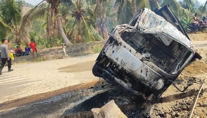Mobil Terbakar Usai Kecelakaan di Taluditi, Begini Kondisi Pengemudinya