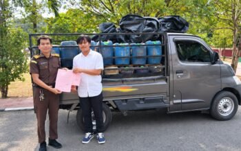 Polres Pohuwato Serahkan Tersangka dan 71 Jerigen BBM Ilegal ke Kejaksaan