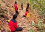 Manggala Agni Daops Sulawesi IV Bitung bersama Masyarakat Peduli Api (MPA) Bone Bolango dan Aliansi Peduli Lingkungan Hidup Kecamatan Bonepantai usai melakukan upaya pemadaman karhutla di Desa Pelita Hijau, Kabupaten Bone Bolango, Gorontalo/Hibata.id