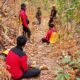 Manggala Agni Daops Sulawesi IV Bitung bersama Masyarakat Peduli Api (MPA) Bone Bolango dan Aliansi Peduli Lingkungan Hidup Kecamatan Bonepantai usai melakukan upaya pemadaman karhutla di Desa Pelita Hijau, Kabupaten Bone Bolango, Gorontalo/Hibata.id