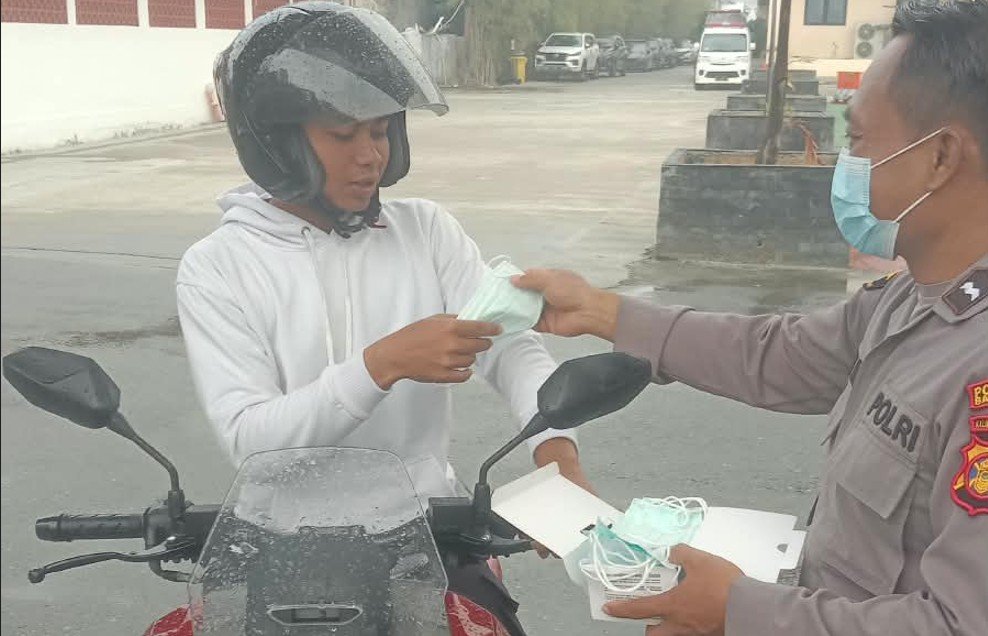 Imbauan Polresta Balikpapan kepada warga untuk menggunakan masker saat paparan asap karhutla meningkat/Hibata.id