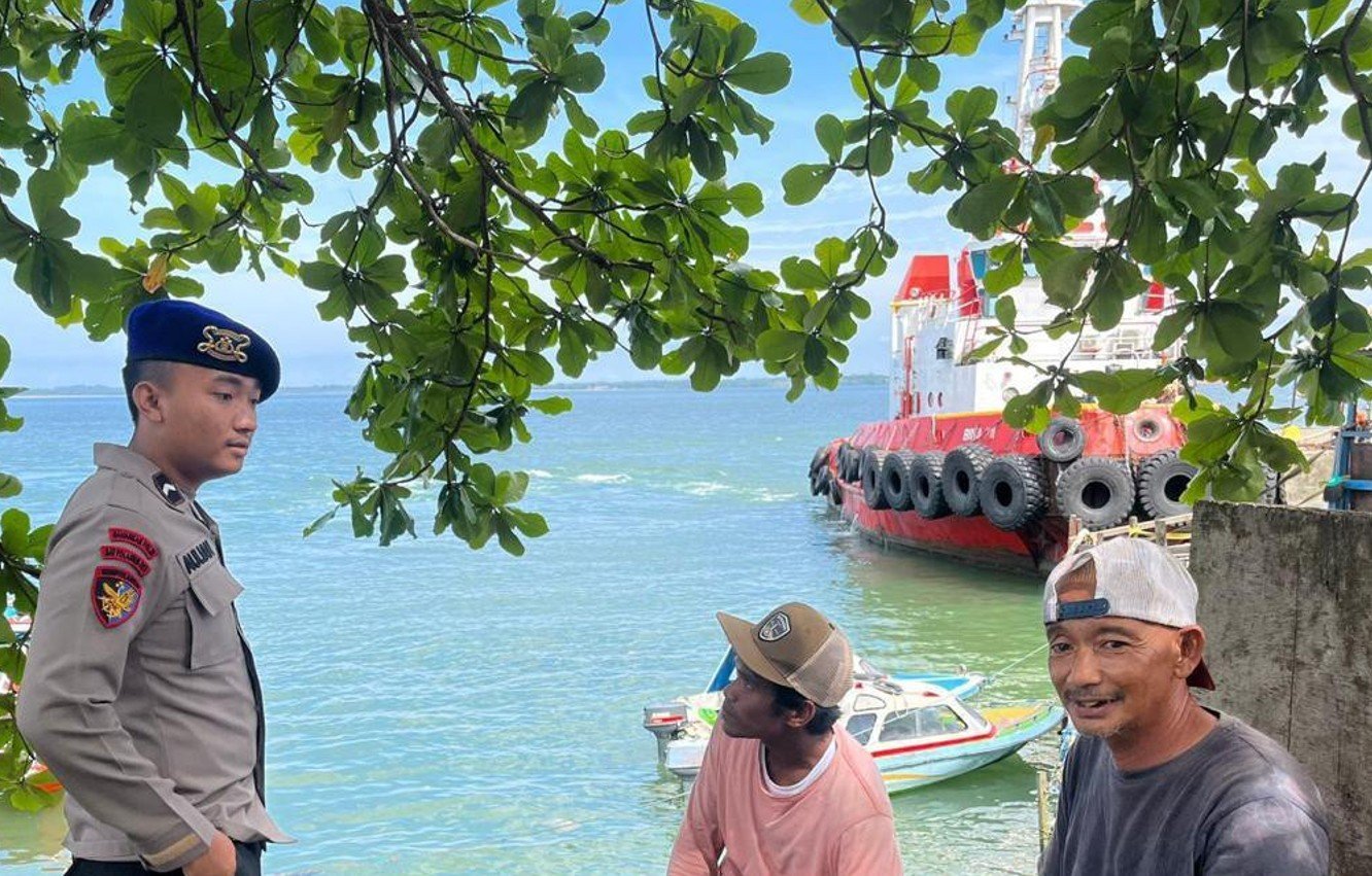 Personel Polairud Polresta Balikpapan melaksanakan patroli perairan dan menyampaikan imbauan kamtibmas kepada masyarakat pesisir/Hibata.id