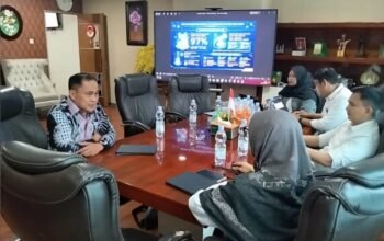 Plt Kepala Diskominfo Bone Bolango Budi Wantogia dalam agenda konsultasi dan konsolidasi program komunikasi publik dan digitalisasi pemerintahan bersama Komdigi/Hibata.id