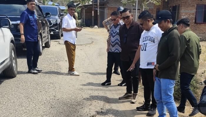 Warga Tunggulo Usulkan Perbaikan Jalan saat Reses DPRD Bone Bolango