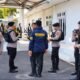 Personel Ditreskrimsus Polda Gorontalo saat melakukan penggeledahan di Kantor Wali Kota Gorontalo, Senin (19/10/2026)/Hibata.id