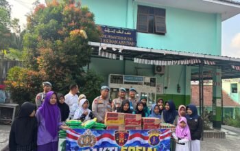 Propam Polresta Balikpapan memperingati Hari Jadi ke-24 dengan berbagi sembako dan motivasi kepada anak-anak Panti Asuhan Aisyiyah/Hibata.id