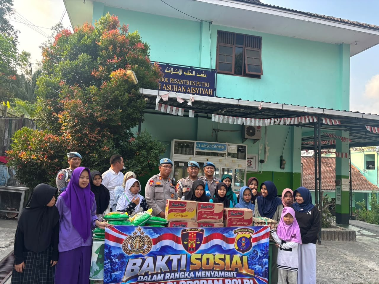 Propam Polresta Balikpapan memperingati Hari Jadi ke-24 dengan berbagi sembako dan motivasi kepada anak-anak Panti Asuhan Aisyiyah/Hibata.id