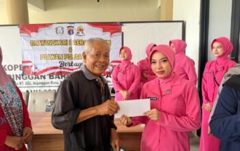 Polwan Polda Kaltim, Bhayangkari Polda Kaltim, Polda Kaltim, bantuan sosial Polda Kaltim, bansos Polda Kaltim, Polwan berbagi, Bhayangkari berbagi, bantuan sosial Balikpapan, Sepinggan Baru Balikpapan/Hibata.id