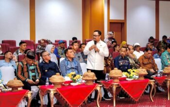 Bupati Buton Tengah Azhari menghadiri agenda sinkronisasi usulan lokasi Program Listrik Perdesaan di Kantor Gubernur Sulawesi Tenggara, Kendari, Kamis (1/10/2026)/Hibata.id
