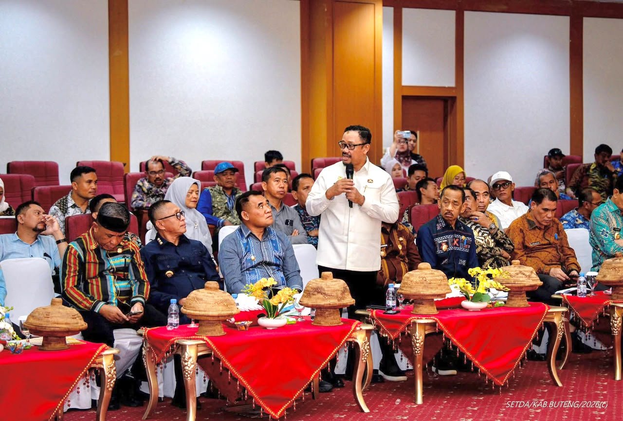 Bupati Buton Tengah Azhari menghadiri agenda sinkronisasi usulan lokasi Program Listrik Perdesaan di Kantor Gubernur Sulawesi Tenggara, Kendari, Kamis (1/10/2026)/Hibata.id