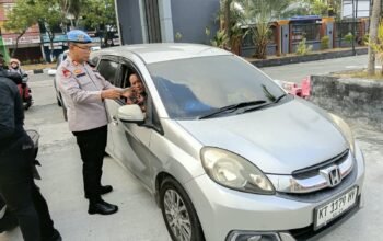 Personel Sipropam Polresta Balikpapan melakukan pemeriksaan kelengkapan administrasi dan disiplin anggota melalui kegiatan Gaktibplin/Hibata.id