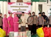 Polwan Polda Kaltim menyerahkan bantuan 125 Al-Qur’an kepada pengurus Masjid Nurul Falah Balikpapan/Hibata.id