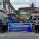 Ditlantas Polda Kaltim membagikan sembako kepada pengemudi ojol melalui Polantas Karib Berbagi sekaligus mengingatkan pentingnya keselamatan berlalu lintas/Hibata.id