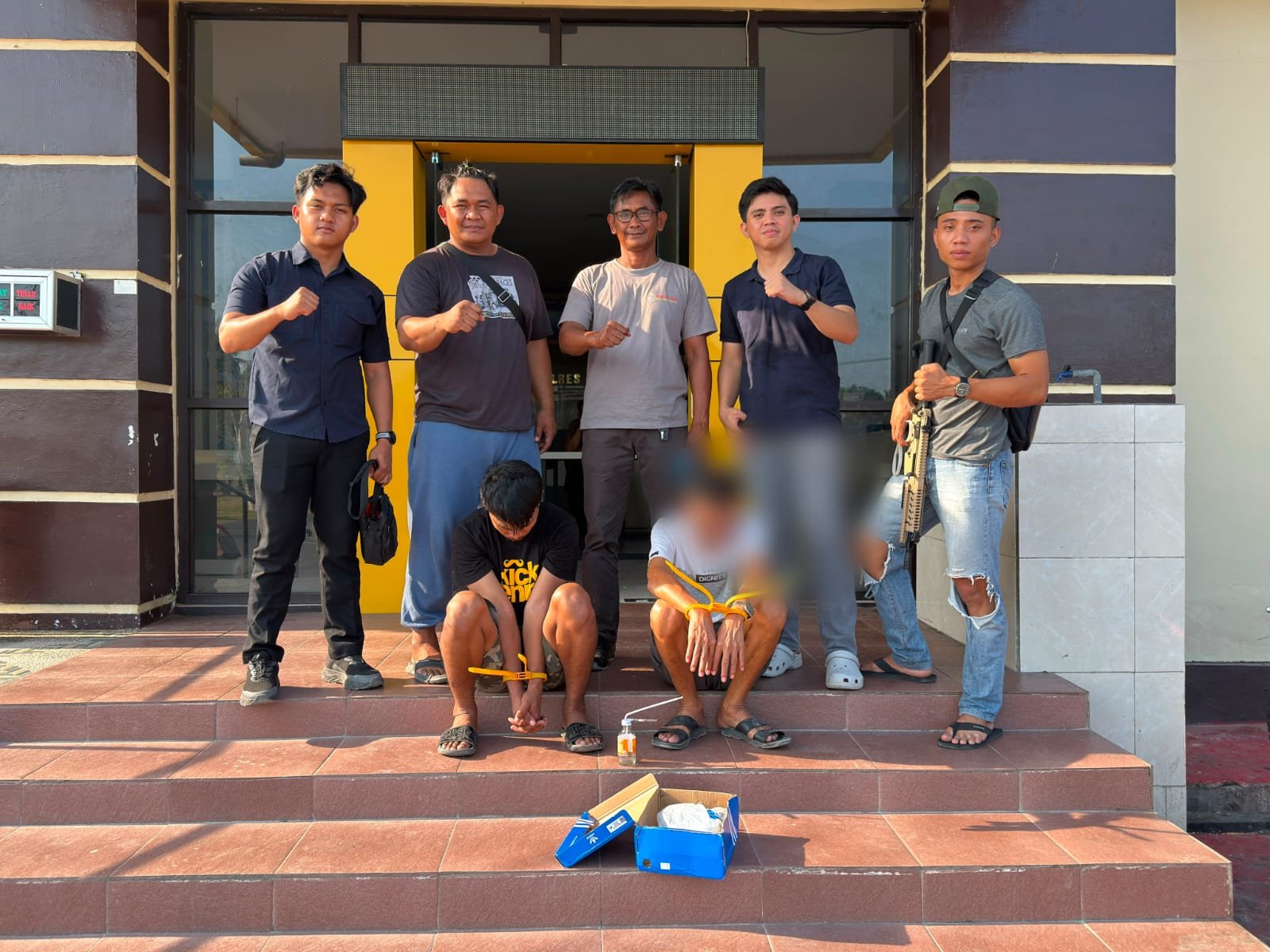 Satresnarkoba Polres Pohuwato mengamankan dua pria dalam penindakan dugaan kepemilikan sabu di sebuah kamar kos di Desa Sipatana, Kecamatan Buntulia/Hibata.id
