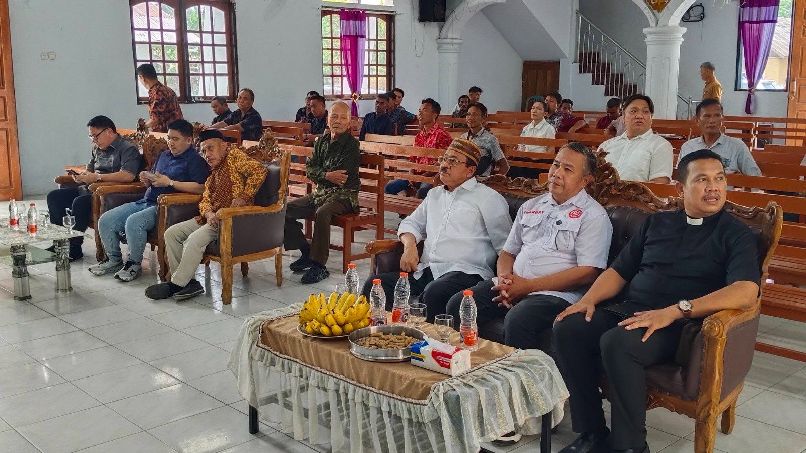 Bupati Boalemo Rum Pagau menghadiri Temu Raya Pria Kaum Bapak Gereja Imanuel Kaaruyan, Sabtu (3/10/2026)/Hibata.id