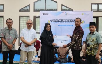 PLN Nusantara Power UP Gorontalo menyerahkan bantuan kepada anak-anak panti asuhan melalui Program Derma Nusantara Vol. 2, Jumat (2/10/2026). Kegiatan tersebut menjadi bagian dari rangkaian HUT ke-31 PLN Nusantara Power sekaligus bentuk kepedulian sosial perusahaan kepada masyarakat/Hibata.id