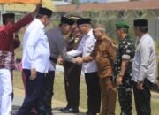 Bupati Gorontalo Sofyan Puhi menyambut Kapolda Gorontalo yang baru Irjen Pol. Nurworo Danang saat tiba di Bandara Djalaluddin Gorontalo, Selasa (6/10/2026)/Hibata.id
