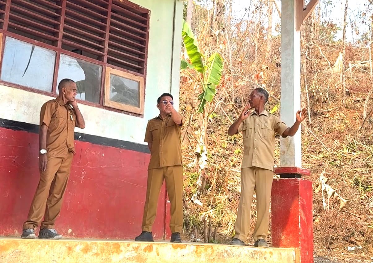 Guru memanfaatkan Papan Interaktif Digital sebagai media pembelajaran di sekolah wilayah 3T Kabupaten Buton Tengah, Sulawesi Tenggara/Hibata.id