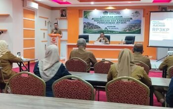 Bupati Boalemo Rum Pagau membuka pembahasan laporan akhir penyusunan RP3KP di Hotel Grand Amalia, Selasa (6/10/2026)/Hibata.id