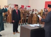 Bupati Boalemo Rum Pagau melantik dr. Roni H. Imran sebagai Direktur RSUD drg. Clara Gobel di Aula Dinas Kesehatan Kabupaten Boalemo, Senin (5/10/2026)/Hibata.id