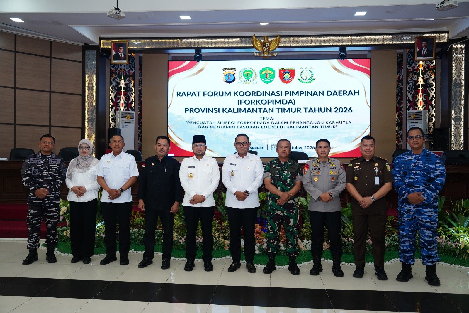 Gubernur Kalimantan Timur memimpin rapat Forkopimda Kaltim di Aula Makodam VI/Mulawarman, Rabu (7/10/2026)/Hibata.id