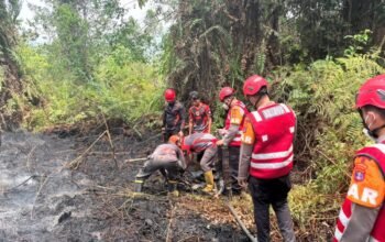 Brimob Polda Kaltim mengerahkan Tim Respon Bencana untuk menangani Karhutla di Balikpapan Timur dan Kutai Barat, Selasa (6/10/2026)/Hibata.id