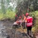 Brimob Polda Kaltim mengerahkan Tim Respon Bencana untuk menangani Karhutla di Balikpapan Timur dan Kutai Barat, Selasa (6/10/2026)/Hibata.id