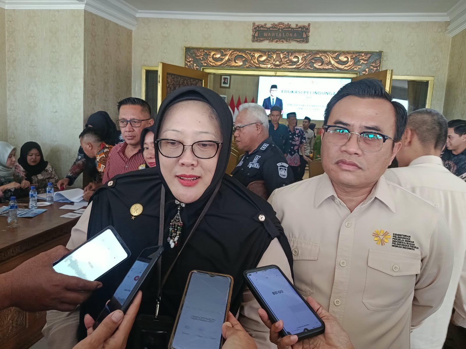 Edukasi perlindungan dan migrasi aman melalui program SMK Go Global di Pendopo Wahyawibawagraha, Jember, Kamis (8/10/2026)/Hibata.id