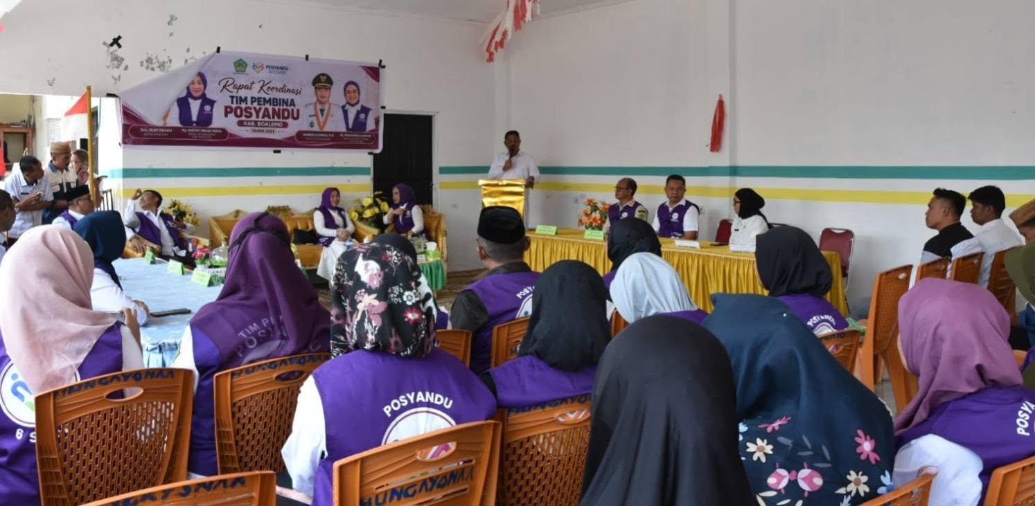 Bupati Boalemo Rum Pagau membuka Rapat Koordinasi Tim Pembina Posyandu tingkat Kabupaten Boalemo di Aula Kantor Desa Hungayonaa, Kecamatan Tilamuta, Rabu (7/10/2026)/Hibata.id