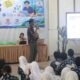 Personel Polresta Balikpapan memberikan sosialisasi literasi kecerdasan buatan dan keamanan digital kepada siswa SMP Negeri 1 Balikpapan, Kamis (8/10/2026)/Hibata.id