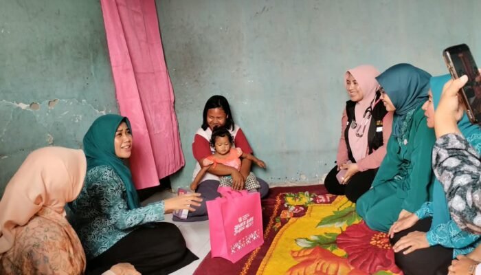 Ning Ghyta Kunjungi Warga Penerima Layanan Homecare di Jember