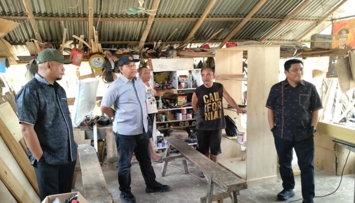 Komisi II Deprov Pantau Pemanfaatan Mesin Jointer di Usaha Mebel Suwawa