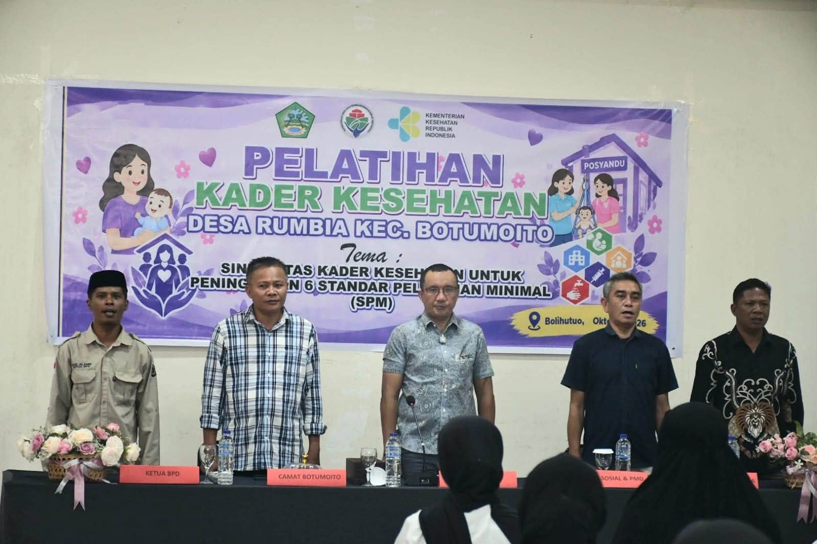 Wakil Bupati Boalemo Lahmudin Hambali membuka kegiatan Pelatihan Kader Kesehatan di Desa Rumbia, Kecamatan Botumoito, Sabtu (10/10/2026)/Hibata.id