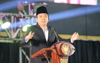 Bupati Jember Muhammad Fawait menyampaikan sambutan pada peringatan Hari Santri Nasional 2026 di Alun-alun Jember, Sabtu (10/10/2026)/Hibata.id