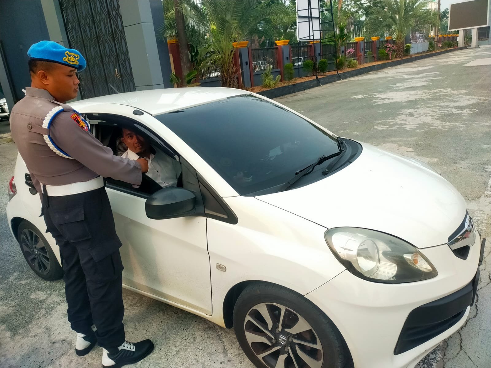 Propam Polresta Balikpapan menggelar pemeriksaan ketertiban dan disiplin personel, Senin (12/10/2026)/Hibata.id