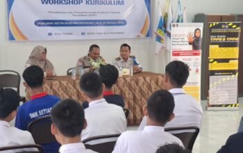 Polresta Balikpapan bersama Kantor Imigrasi memberikan sosialisasi pencegahan TPPO kepada siswa SMK Setyabudi, Senin (12/10/2026)/Hibata.id