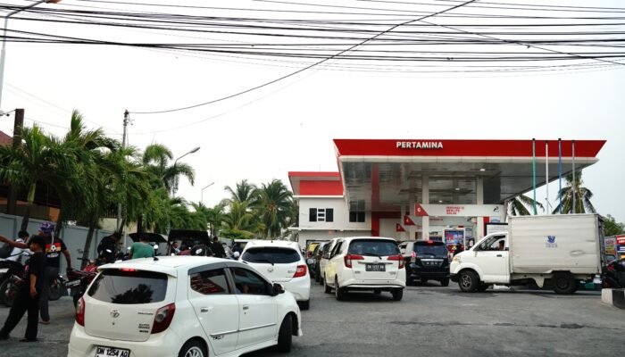 Wali Kota Gorontalo Desak Gubernur Tangani Antrean BBM, Sentil Soal Penimbunan