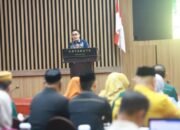 Analis Kebijakan Kemendagri Sofyan menyampaikan materi pengendalian dan evaluasi pembangunan daerah melalui SIPD di Manado, Selasa (13/10/2026)/Hibata.id