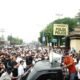 Ribuan aparatur sipil negara (ASN) dan warga yang tergabung dalam Aliansi Masyarakat Kota Gorontalo Bersatu (AMKGB) mendatangi Markas Polda Gorontalo, Rabu, 14 Oktober 2026. (Foto: istw)