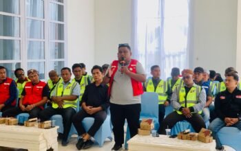 Perwakilan IPB Bayu Abdul Mazid menyampaikan keluhan pengurusan pajak kendaraan dalam audiensi dengan Gubernur Gorontalo Gusnar Ismail, Kamis (15/10/2026)/Hibata.id